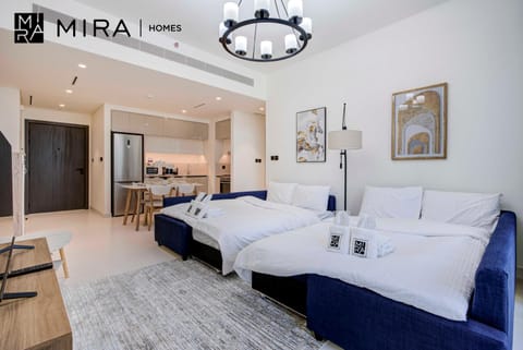 Bed, Living room, Photo of the whole room, Seating area, Bedroom