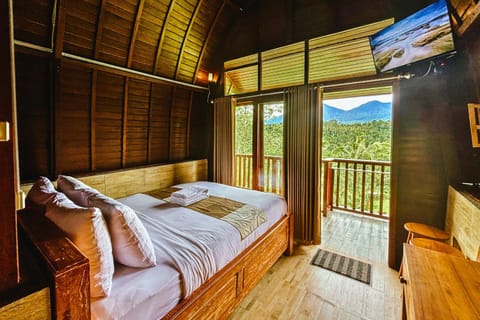 Bed, Natural landscape, TV and multimedia, Photo of the whole room, Bedroom, Mountain view
