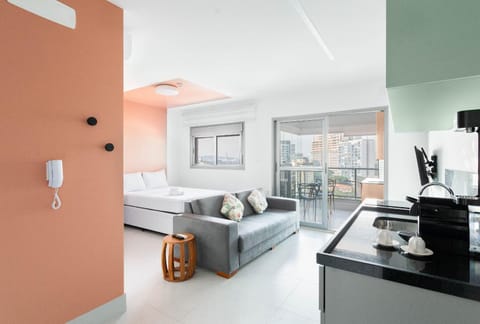 Bed, TV and multimedia, Balcony/Terrace, Kitchen or kitchenette, Living room, Photo of the whole room, Dining area, Bedroom, towels