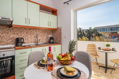 Day, Kitchen or kitchenette, Food and drinks, Dining area, Food, pet friendly