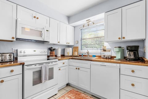 Tiki Retreat Apartment in Iona