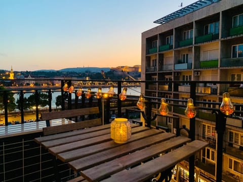View (from property/room), Balcony/Terrace, River view