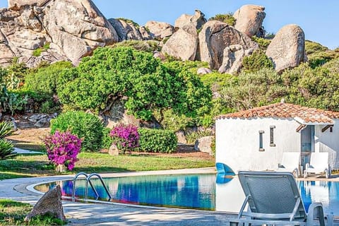 Property building, Garden, Mountain view, Pool view, Swimming pool