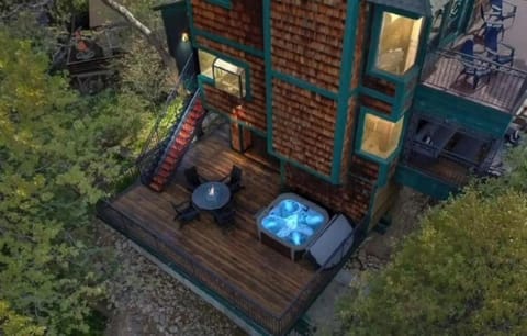 Lake Reflection Point Upscale Lake House 4 Bed and 4.5 Bath House in Lake Arrowhead