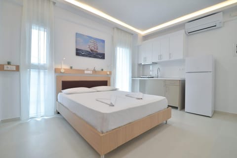 Bed, Kitchen or kitchenette, Photo of the whole room, Bedroom, air conditioner
