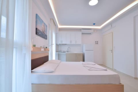 Bed, Kitchen or kitchenette, Bedroom, towels, air conditioner