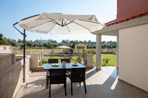 Patio, Day, Garden, View (from property/room), Balcony/Terrace, Dining area, Garden view