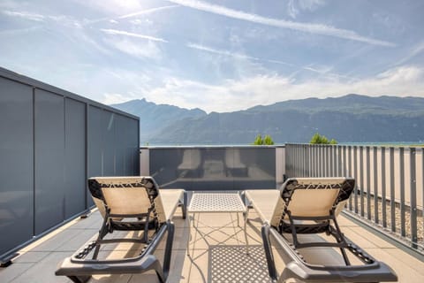 Balcony/Terrace, Lake view, Mountain view