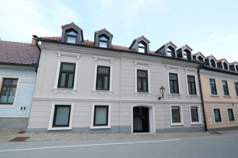 Property building, Facade/entrance, Day, Landmark view