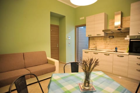 Kitchen or kitchenette, Living room