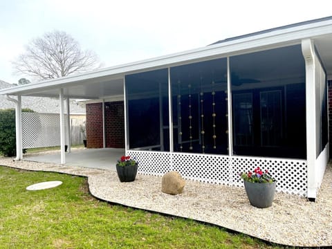 Property building, Patio, Spring, Day, Garden, Garden view