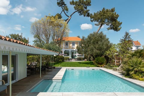Property building, Garden, Table tennis, Garden view, Pool view, Swimming pool, sunbed