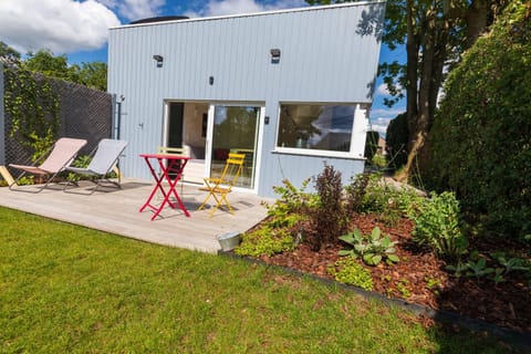 Property building, Patio, sunbed