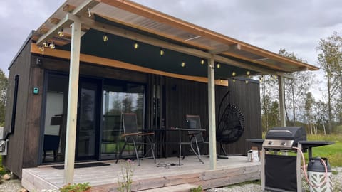 Property building, Patio, Day, BBQ facilities