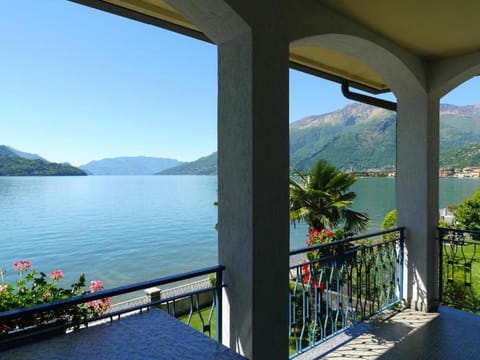 Nearby landmark, Day, Natural landscape, View (from property/room), Balcony/Terrace, Lake view, Mountain view