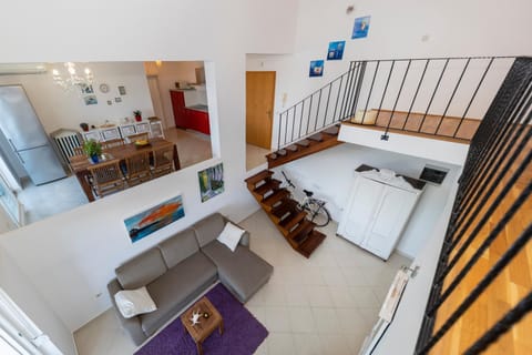 TV and multimedia, Living room, Photo of the whole room, Seating area, Bedroom