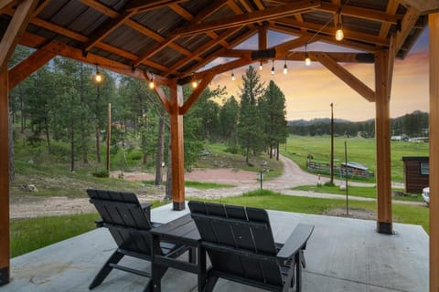 Day, Seating area
