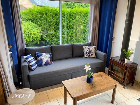 TV and multimedia, Living room, Garden view