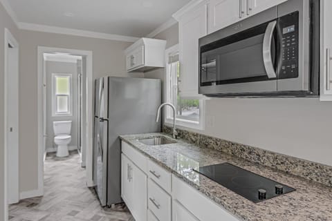 Bathroom, Kitchen or kitchenette, pet friendly, stove