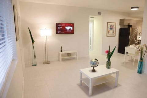 Apt 3 Miami Designer Apartment in the Upper East-Side Apartment in Miami Shores