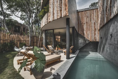 Property building, Patio, Garden, Garden view, Pool view, Swimming pool, Swimming pool, sunbed
