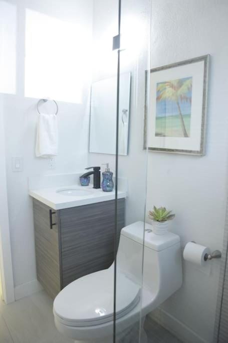 Apt 5 Miami Designer Apartment in the Upper East-Side Apartment in Miami Shores