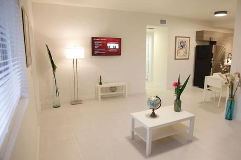 Apt 5 Miami Designer Apartment in the Upper East-Side Apartment in Miami Shores