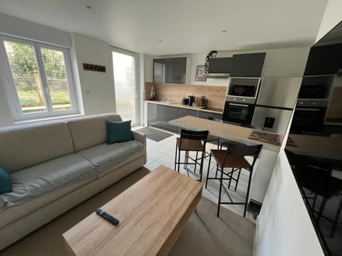 Kitchen or kitchenette, Living room, Dining area, oven