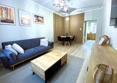 Bed, Living room, Photo of the whole room, Seating area, Dining area