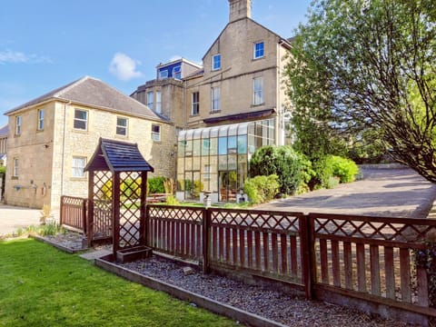 Property building, Garden