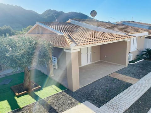 Property building, Day, Natural landscape, Mountain view