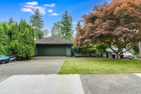 Property building, Day, Street view, Parking