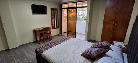Bed, TV and multimedia, Photo of the whole room, towels, wardrobe