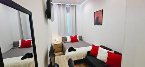 Gran apartamento ideal grupos muy cerca Barcelona Apartment in Badalona