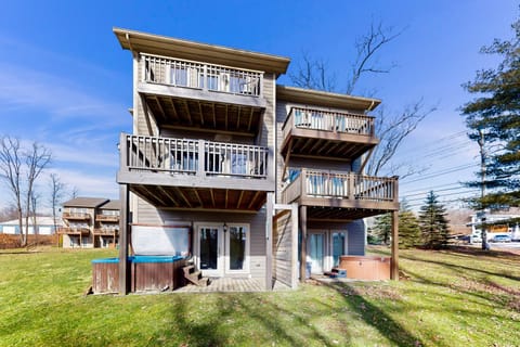Slopeslide Lakehouse House in McHenry
