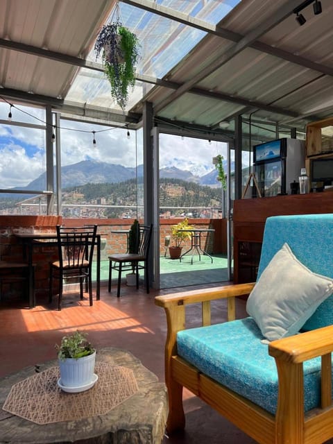 View (from property/room), Balcony/Terrace, Living room, Mountain view, minibar