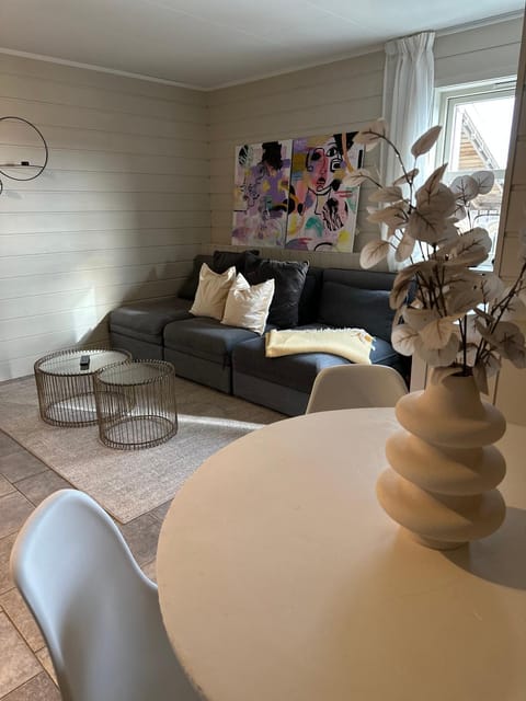 Koselig leilighet nær bussholdeplass og natur. Apartment in Tromso