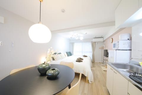 Bed, Kitchen or kitchenette, Photo of the whole room, Bedroom