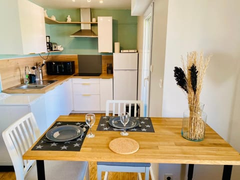 Dining area, kitchen