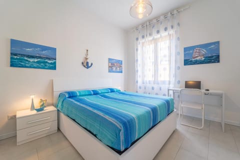 Bedroom, air conditioner