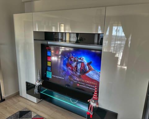 Communal lounge/ TV room, TV and multimedia, Evening entertainment