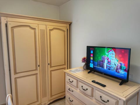 Communal lounge/ TV room, TV and multimedia, Evening entertainment, wardrobe