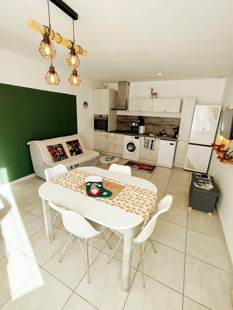 Kitchen or kitchenette, Living room, Dining area
