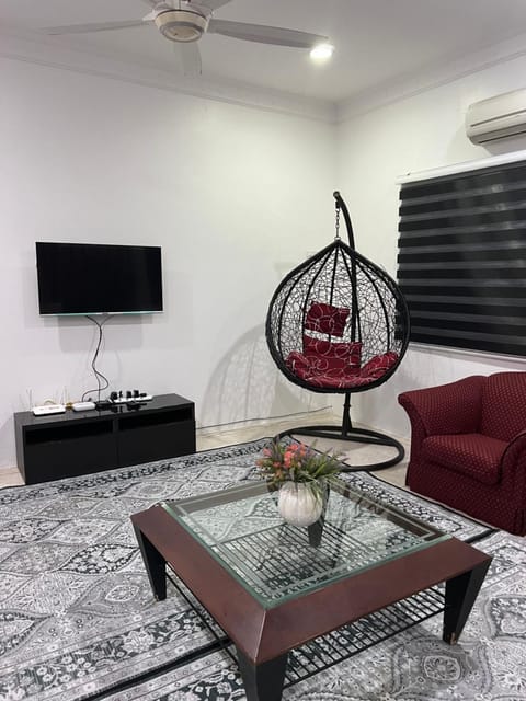 TV and multimedia, Living room, Seating area, air conditioner
