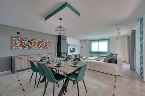 Living room, Dining area