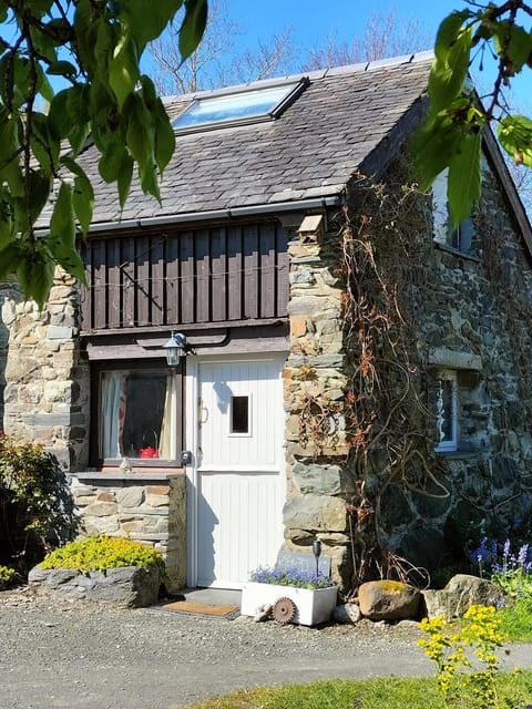The Cosy Pad Glan Y Morfa Bach House in Bryn-Crug