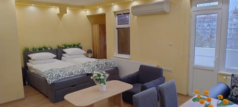 Bed, internet, air conditioner