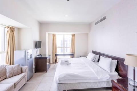 Communal lounge/ TV room, TV and multimedia, Living room, Seating area, Evening entertainment, Bedroom