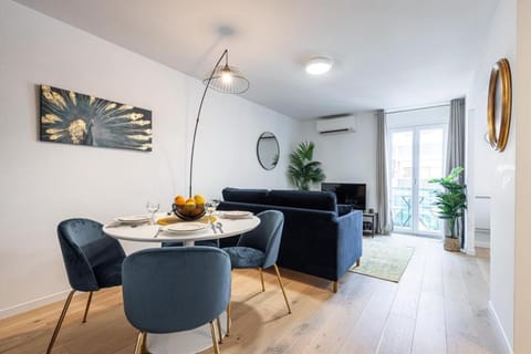 Seating area, Dining area