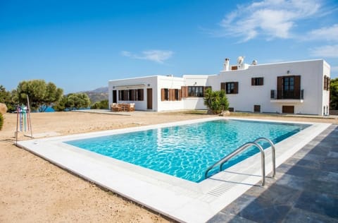 Property building, Day, Swimming pool
